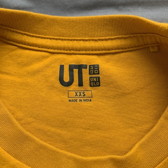 [SOLD] Uniqlo T-shirt 2 for $12 - Picture 5 of 6